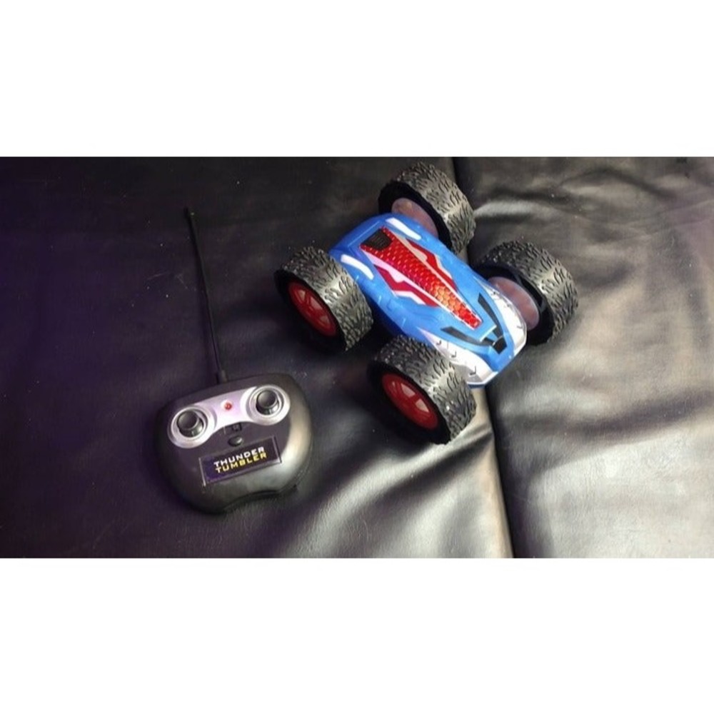 Race RC Stunt Car, Double Sided Flips and Rotating
